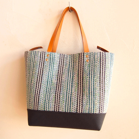 春季彩色邊框手工編織布桶手提包（天藍色） 第5張的照片