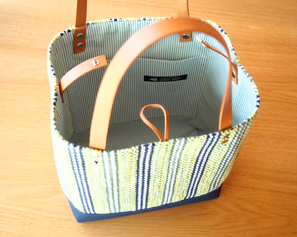 春季彩色邊框手工編織布桶手提包（含羞草） 第3張的照片