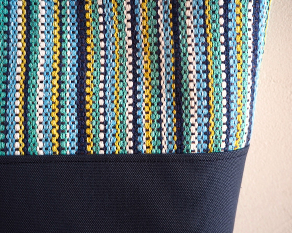 [SALE]手工編織的亮色條紋方形手提袋L（藍色） 第4張的照片