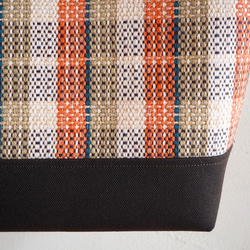 【数量限定 秋の福袋】手織りカントリースタイルチェックのマルシェトートとポーチのセット（オレンジ） 6枚目の画像