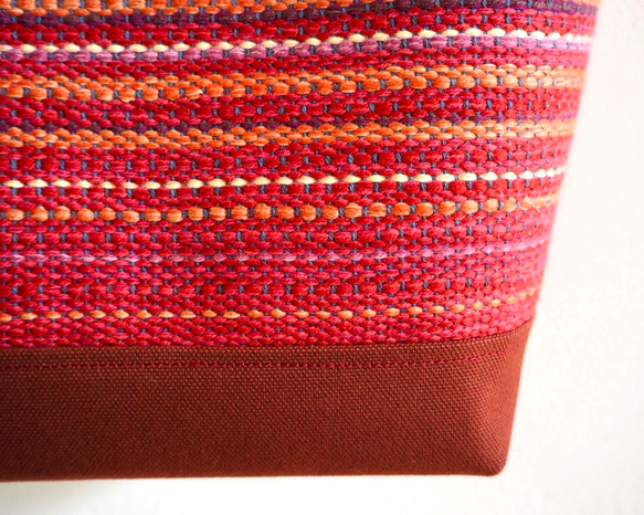 【SALE】手織りグラデーションカラーのランチトートバッグ（赤） 4枚目の画像