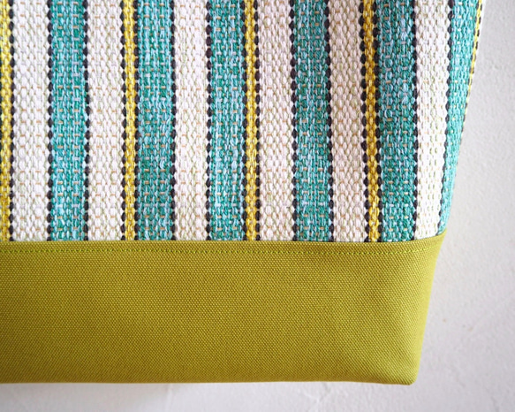 天然彩色邊框手工編織方形手提包（綠色） 第4張的照片