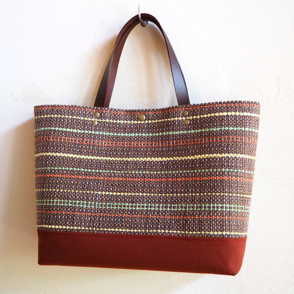 【SALE】秋のミックスカラー手織り布のトートバッグ（ブラウン） 5枚目の画像