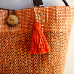 [再次上架]秋季色花呢手工編織布（橙色）的水桶手提袋 第4張的照片