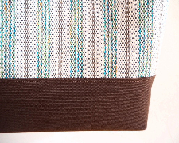 [SALE]手工編織的冬季彩色邊框方形手提袋（白色） 第4張的照片