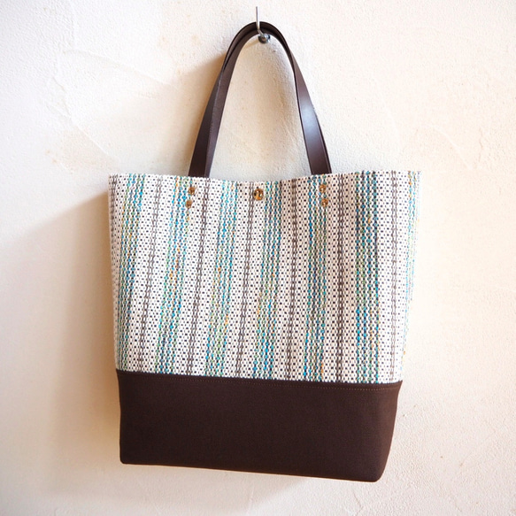 [SALE]手工編織的冬季彩色邊框方形手提袋（白色） 第5張的照片