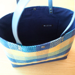 【SALE】手織りブロックチェックの大きめトートバッグ（紺） 3枚目の画像