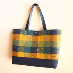 【SALE】手織りブロックチェックの大きめトートバッグ（紺） 5枚目の画像