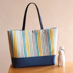 【SALE】春色マルチボーダー手織り布の大きめトートバッグ（ブルー） 1枚目の画像
