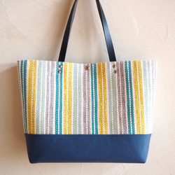 【SALE】春色マルチボーダー手織り布の大きめトートバッグ（ブルー） 2枚目の画像