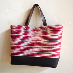 【在庫処分SALE】夏の細ストライプ手織り布の大きめトートバッグ（レッド） 5枚目の画像