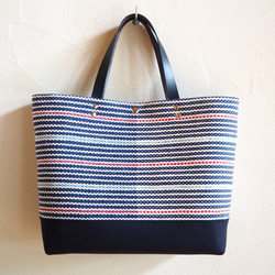 【在庫処分SALE】夏の細ストライプ手織り布の大きめトートバッグ（ネイビー） 2枚目の画像