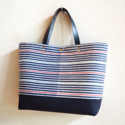 【在庫処分SALE】夏の細ストライプ手織り布の大きめトートバッグ（ネイビー） 5枚目の画像