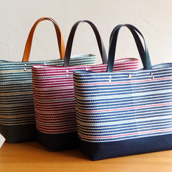 【在庫処分SALE】夏の細ストライプ手織り布の大きめトートバッグ（ネイビー） 6枚目の画像