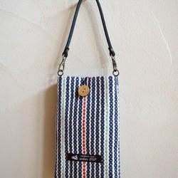【SALE】夏の細ストライプ手織り布のスマホポーチ（ネイビー） 5枚目の画像