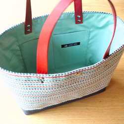 夏のマルチカラー手織り布のトートバッグ（マルチ） 3枚目の画像