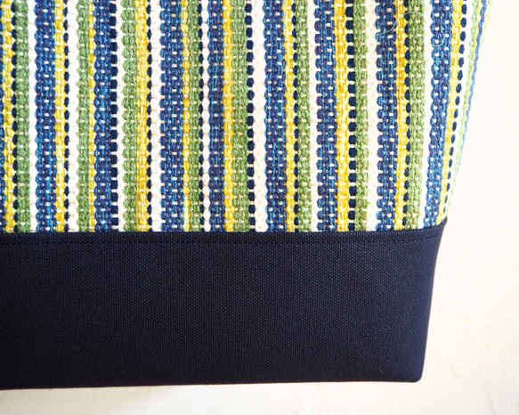 【在庫処分SALE】夏のブライトカラー手織り布のスクエアトート（ブルー） 4枚目の画像