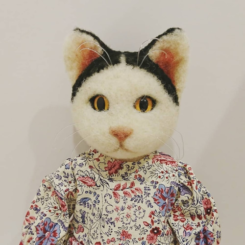 サーカス猫 黒白猫のアートドール 猫 ぬいぐるみ 羊毛フェルト 猫 ネコ