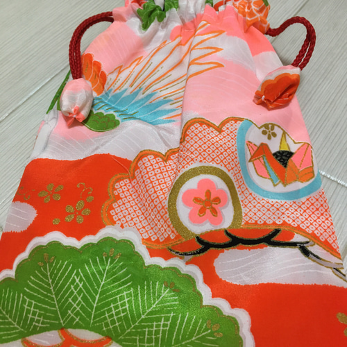 新品銘柄　四点セット　はんごう二段　自立巾着　着物リメイク　昭和椿　箸袋バンド 着物リメイク 四角い巾着 | iichi 日々の暮らしを心地よくする