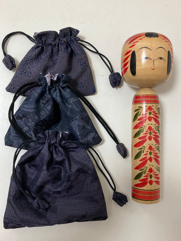 藍色の泥染.大島紬の巾着　3つセット　母の日のプレゼントに 1枚目の画像