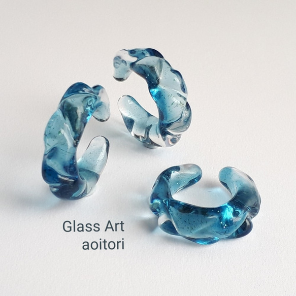 藍色ラメ　イヤーカフ　ガラス(片耳)　中サイズ 5枚目の画像