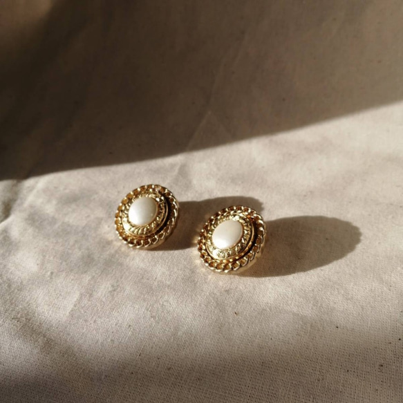 Vintage Earrings ヴィンテージボタンイヤリング 1枚目の画像