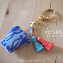 【La siesta】刺繍アルファベットチャーム「T」【tomoko様オーダー商品】 2枚目の画像