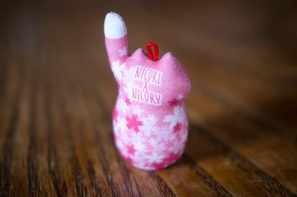 ニコリ×ニコリー　マネキネコ　ピンク猫　桜柄（２０２０秋〜）　販売終了しました。 2枚目の画像