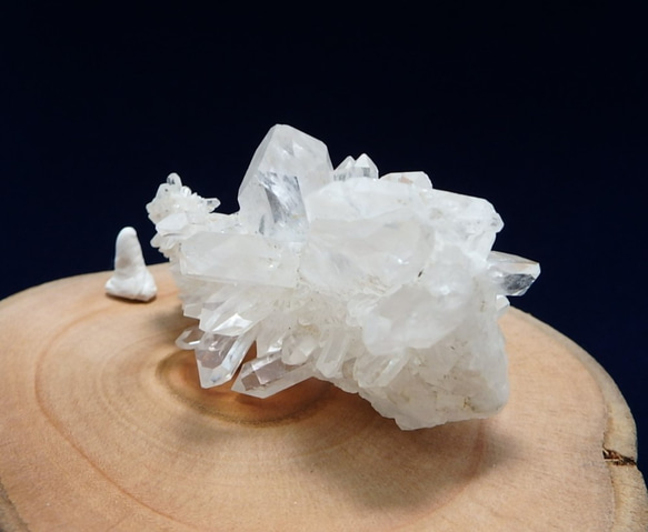 水晶 クラスター  天然石 82x42x36mm  QRZCLT-001 4枚目の画像