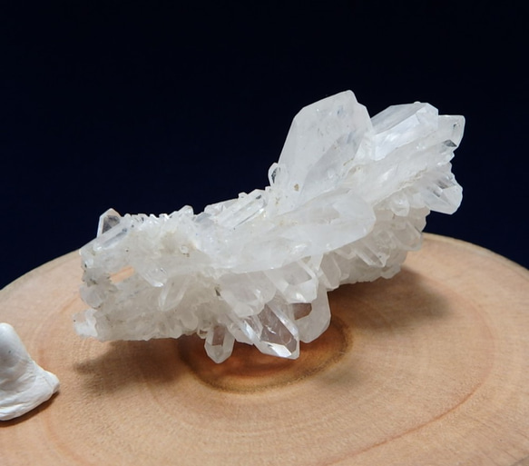 水晶 クラスター  天然石 82x42x36mm  QRZCLT-001 6枚目の画像