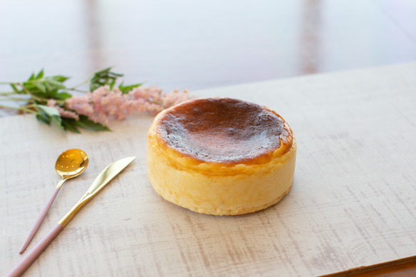 【セット販売】とけだすバスクチーズケーキ2個セット（プレーン＆塩味） ホールケーキ12cm 3枚目の画像