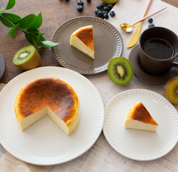 【セット販売】とけだすバスクチーズケーキ2個セット（プレーン＆塩味） ホールケーキ12cm 4枚目の画像