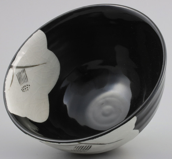 127-0035 飯碗 茶碗 湯呑 和陶器 和モダン /天目椿飯碗(黒) 1枚目の画像