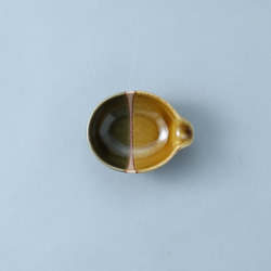 023-0037　小鉢 珍味 薬味 和陶器 和モダン /黄瀬戸バイカラー片口猪口 2枚目の画像