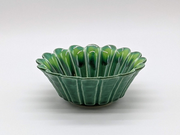 532-0052　鉢 ボウル 輪花 和陶器 和モダン /輪花小鉢（緑釉流し） 1枚目の画像