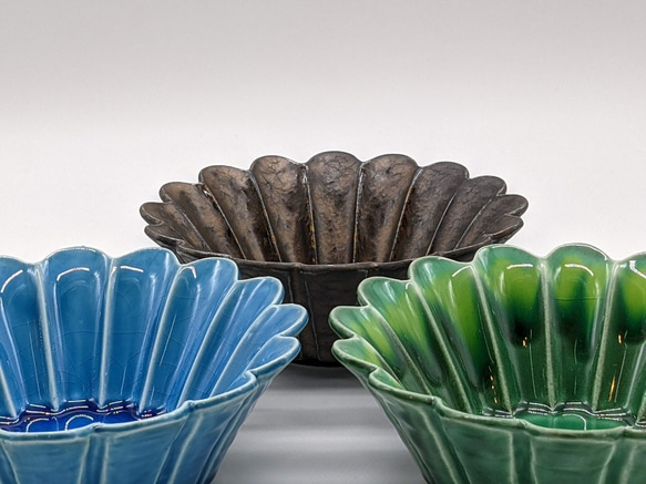 532-0052　鉢 ボウル 輪花 和陶器 和モダン /輪花小鉢（緑釉流し） 3枚目の画像