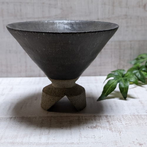IN-999-0033 高台鉢/円錐黒 お椀・ボウル・鉢 roanroan Creema店 通販