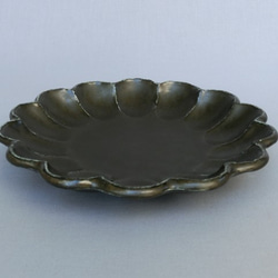 555-0047　盛皿 大皿 中皿 プレート 和陶器 和モダン /黒練輪花21プレート 1枚目の画像