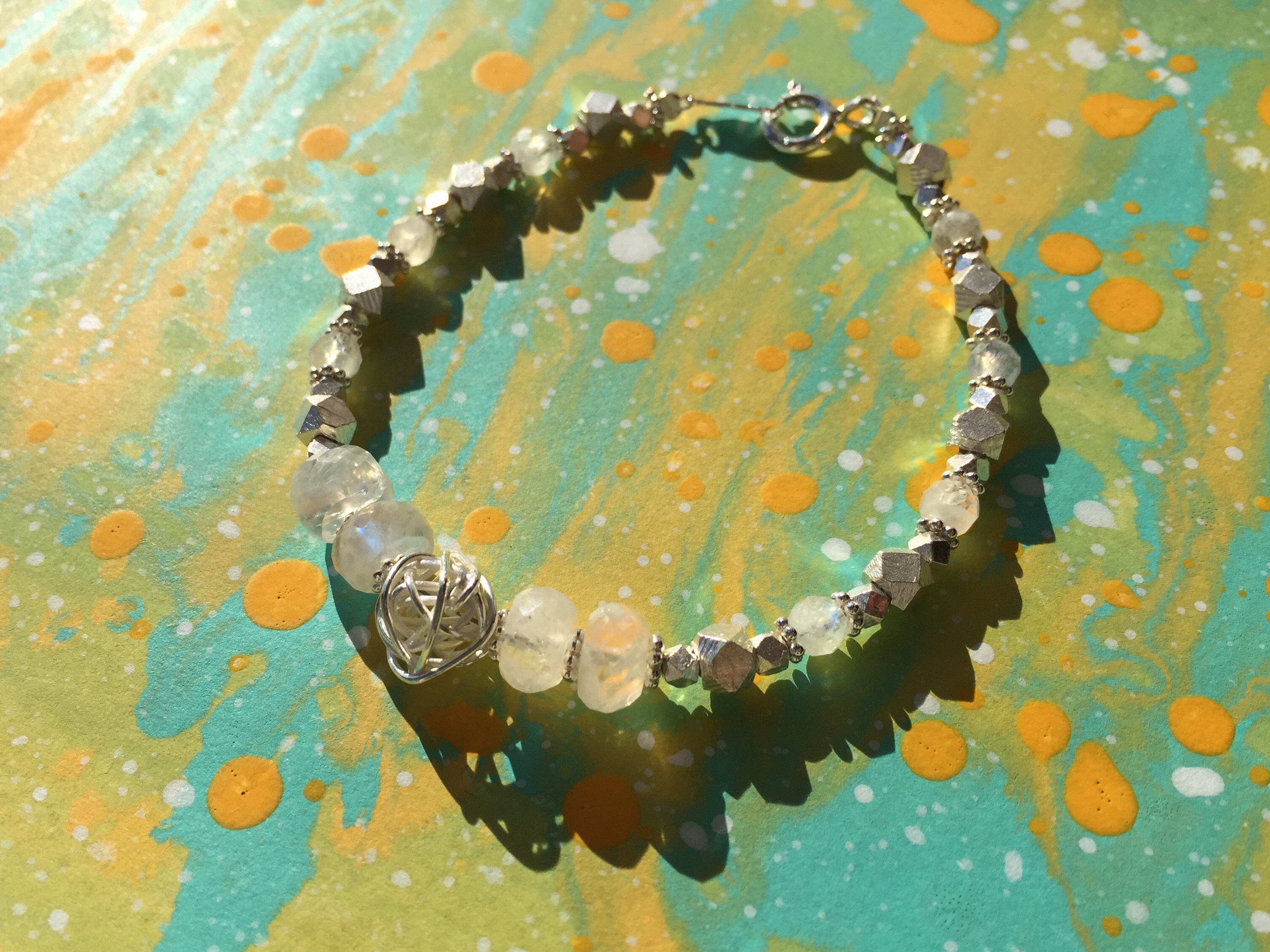 PLAY THE EARTH  ☆天然石レインボームーンストーンのブレスレット☆