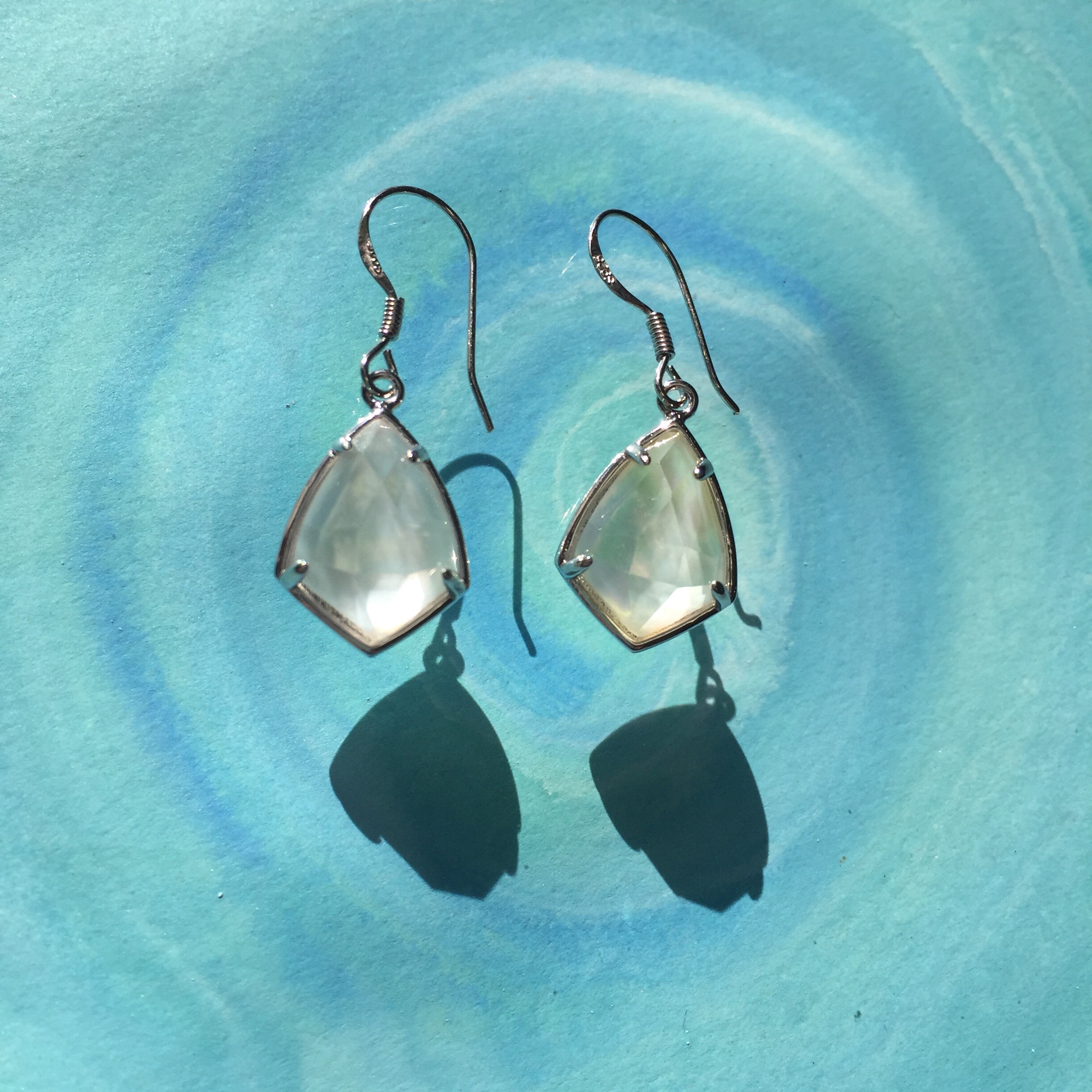 ☆天然石クリスタルとホワイトシェルのピアス☆