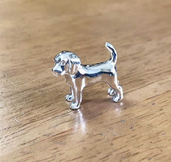 ビーグル犬　置物 Amazon.co.jp: 樹脂製の座っている犬のデスクトップ装飾置物