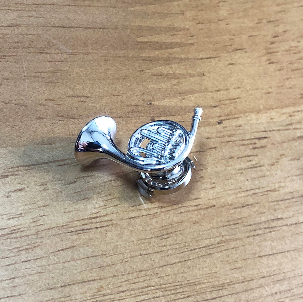 【ホルン】銀製楽器ピンバッジ　Horn　スターリングシルバー　ケース付　ピンズ　タイピン　ブローチ　記念日　お祝い