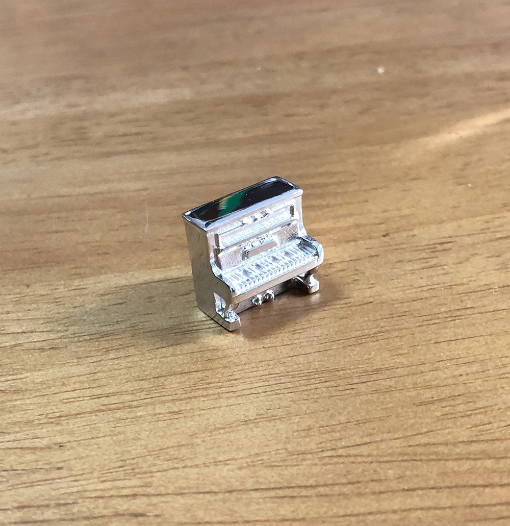 【ピアノ】銀製楽器小さなオブジェ　Piano　スターリングシルバー　ケース付　置物　お祝い　プレゼント　演奏会