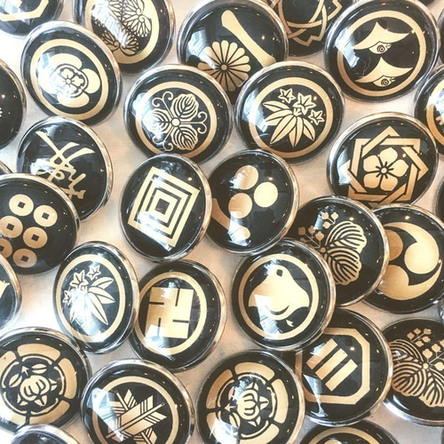 家紋ピンバッジ 20mm 丸に二つ引 今川義元 ピンバッチ pins 家紋