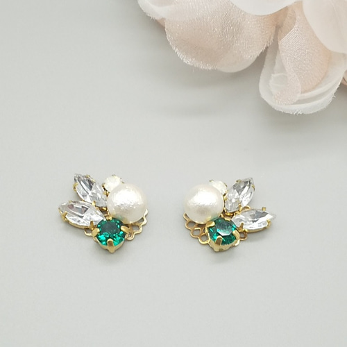 ビジューピアス/イヤリング＊エメラルドの輝き NO．17 ピアス 