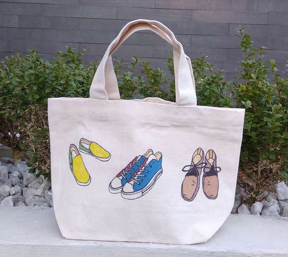 【商品入替SALE】手描きのミニトートバッグ『今日はどの靴？②』 1枚目の画像