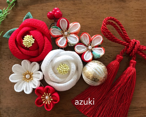 MAKIKO 　　つまみ細工　椿　ちりめん玉 MAKIKO 様専用 つまみ細工 椿 ちりめん玉 - メルカリ