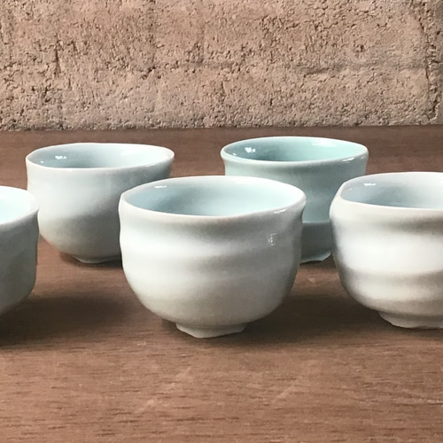 青白磁ぐい吞み（直径7㎝） おちょこ・ぐい呑み・徳利 十五代油屋清