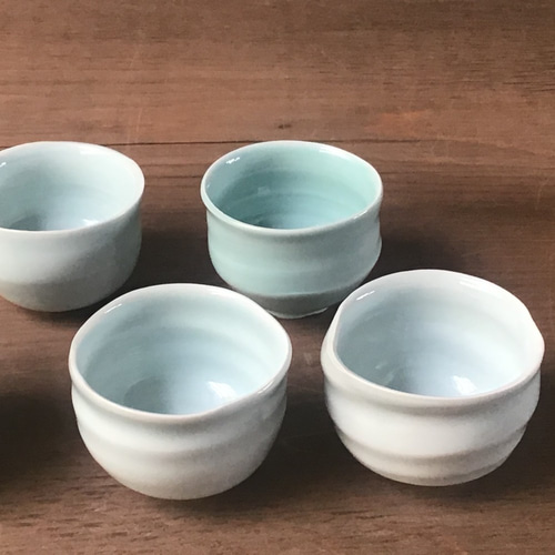 青白磁ぐい吞み（直径7㎝） おちょこ・ぐい呑み・徳利 十五代油屋清