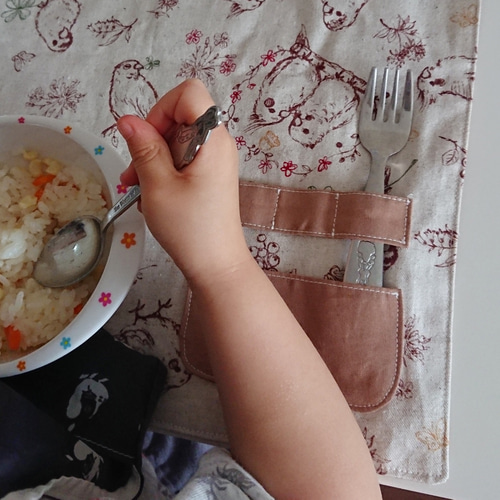 ラスト1点》ランチョンマット〈 送料無料 〉〈カトラリーケース付き  